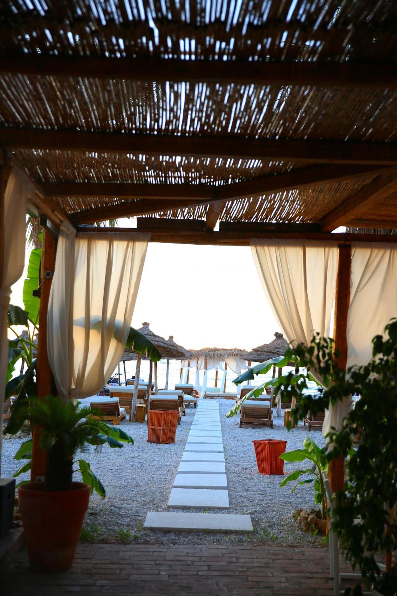 Oricon Coast Luxury Resort Orikum Bagian luar foto