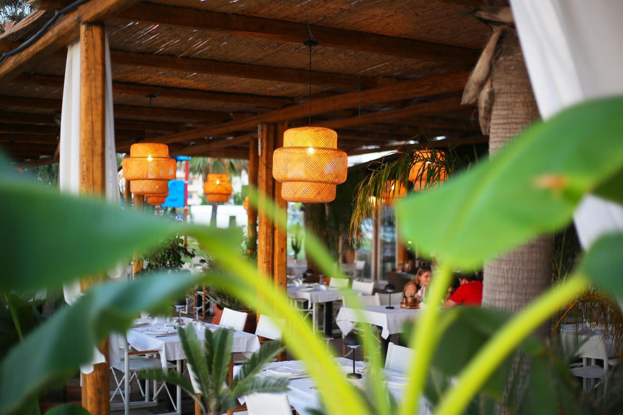 Oricon Coast Luxury Resort Orikum Bagian luar foto